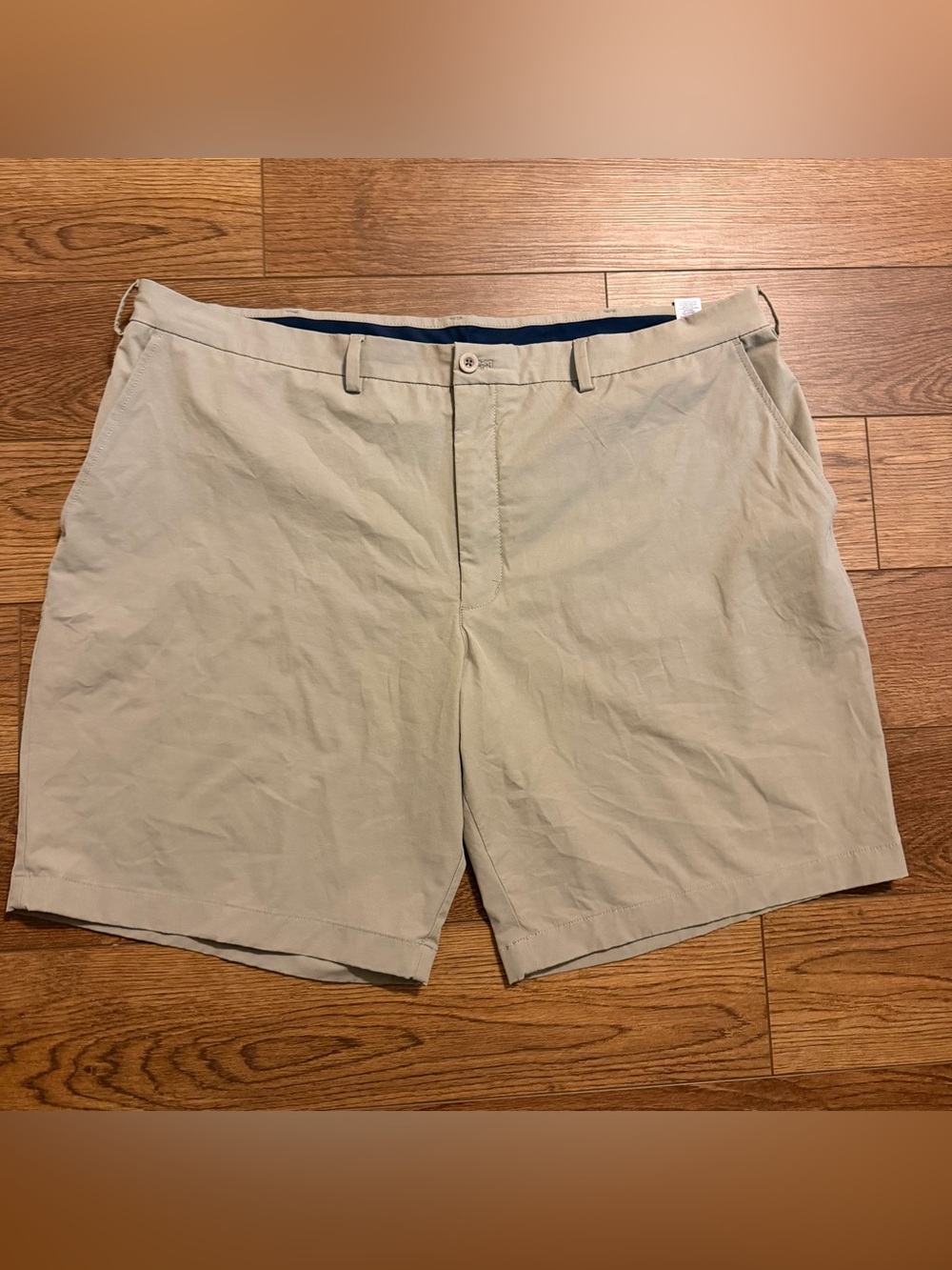 Vineyard Vines Men's On The Go Light Khaki Flat-Front Performance Shorts 48B